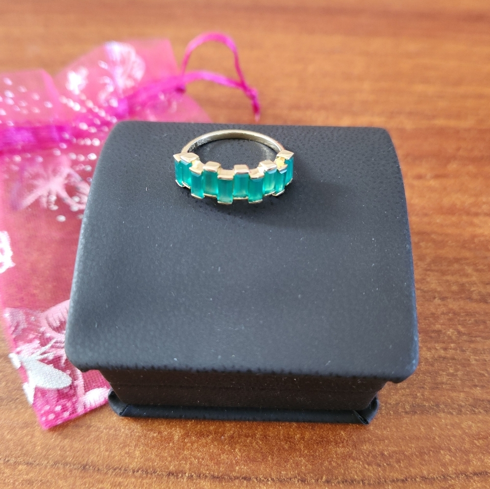 Elegant Gold and Green Onyx Ring Size 7 - Picture 4 of 8